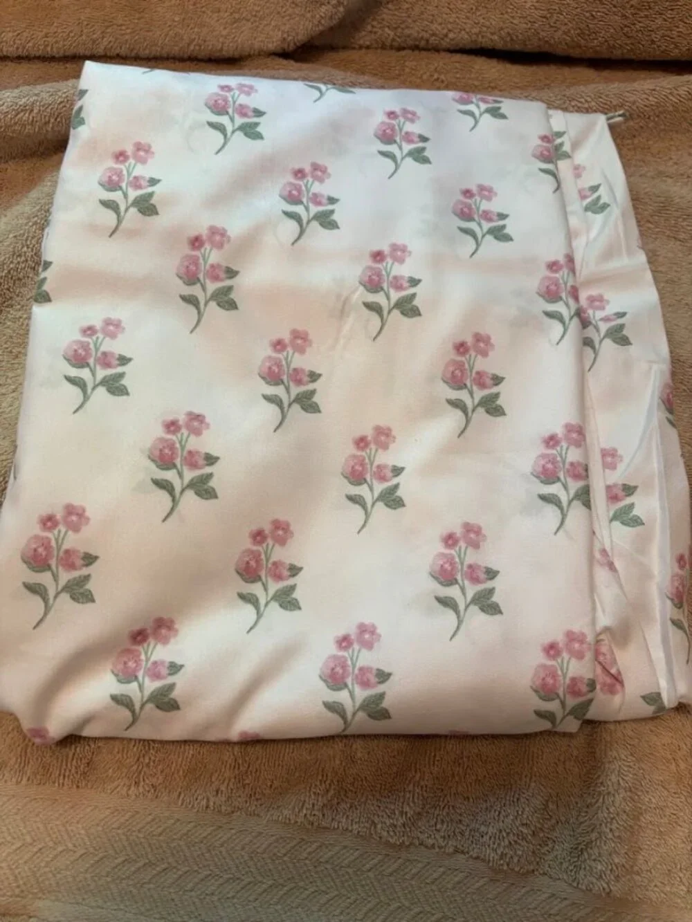 NWOT Set of 4 Queen Flat Multicolor Sheets (Microfiber & Polyester)
